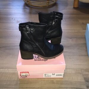 Crown Vintage Cassinova Ankle Boot with Heel Size 6.5